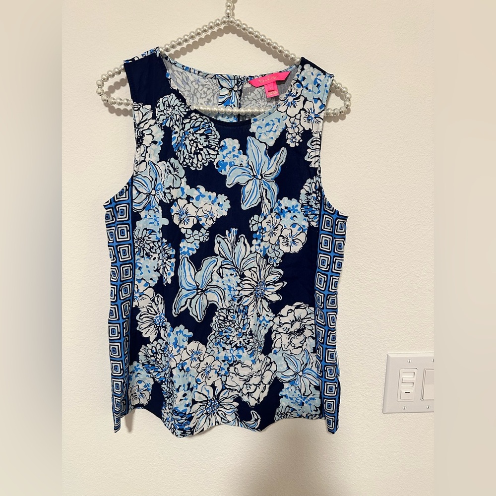 Lily Pulitzer size small Floral Sleeveless Top - Blue and White